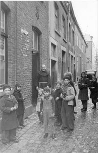 25298 Castorius met kindren Plankstr 7, 1952 kopie